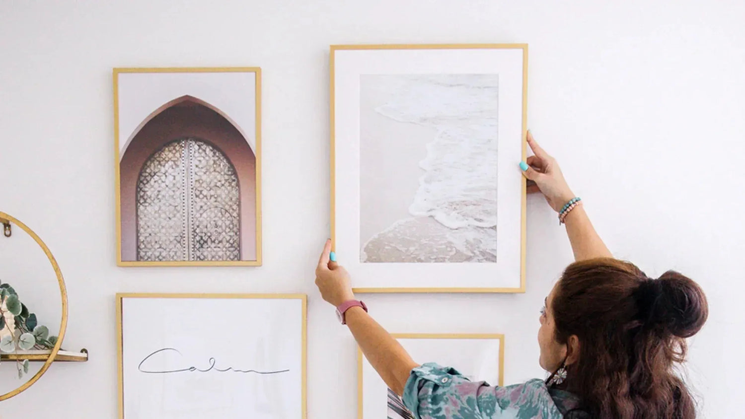 How to Hang a Photo Frame or Picture Frame on Your Wall