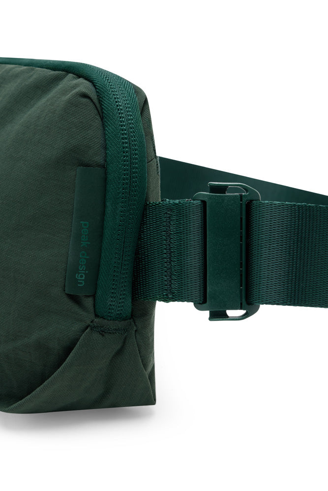 Peak Design City Sling 2L in Cypress – detail view