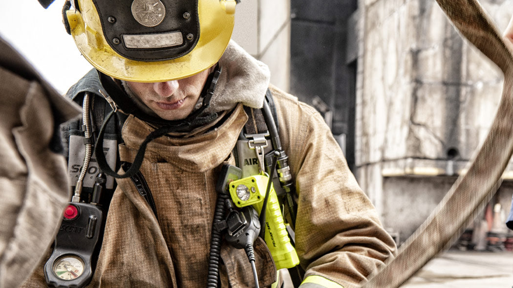 Pelican 3415 Right Angle Torch with Magnet Clip Option